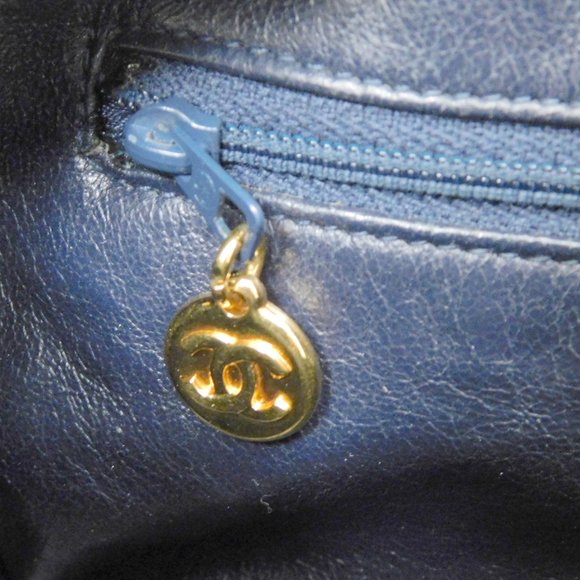 CHANEL Lamb Skin Navy Shoulder Bag! With booklet! - Picture 14 of 15